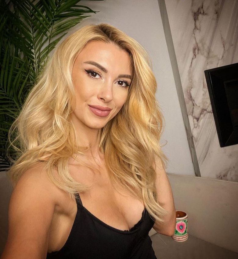 Cine este Andreea Balan