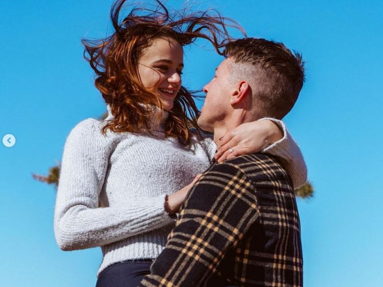 Joey King s-a logodit dupa un an de relatie Joey King s-a logodit