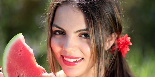 Pepenele îngrașă? Când și cum e bine să mănânci pepene roșu. 