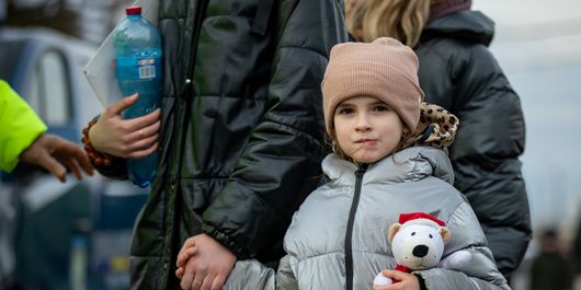 „Alături de copiii din Ucraina”. Donează și tu, la 8826!