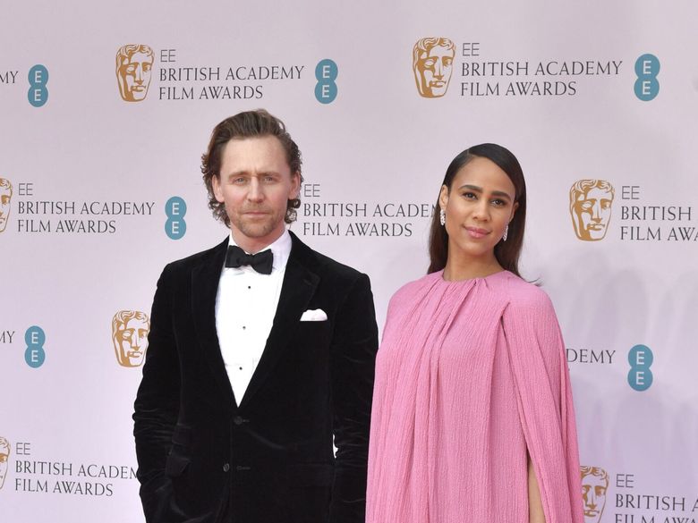 Tom Hiddleston s-a logodit cu actrița Zawe Ashton! Primele imagini Tom Hiddleston s-a logodit cu actrița Zawe Ashton! Primele imagini