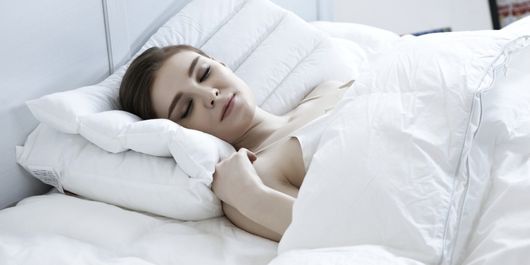 Ce înseamnă când visezi persoana iubită cu altcineva. Nu trebuie să te sperii