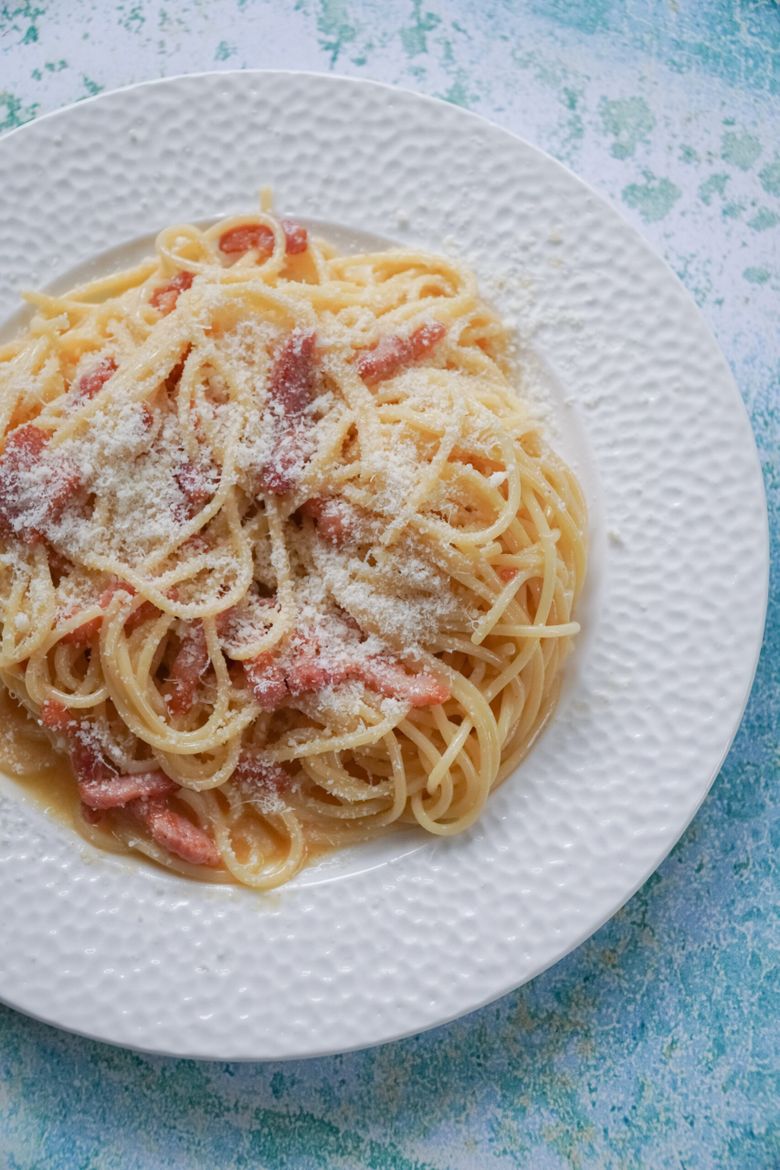 Cum se fac pastele carbonara rapid și ușor. Așa le prepară italienii