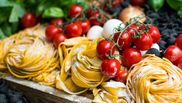 ingrediente pentru reteta de paste cu branza feta si rosii cherry