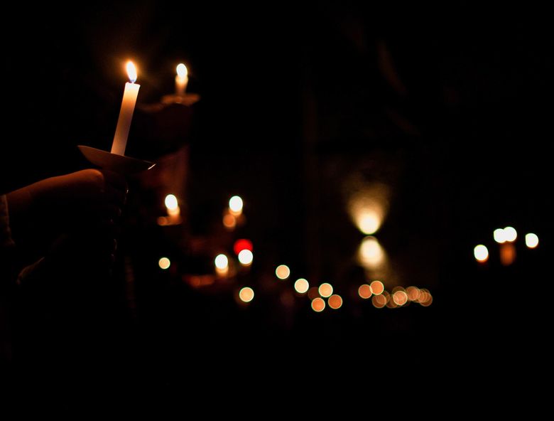 Cum păstrezi Lumina Sfântă de Paște pentru mai mult timp cum pastrezi lumina sfanta de paste pentru mai mult timp