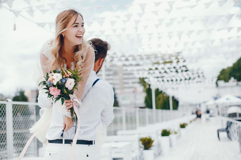 Urări de nuntă. Ce mesaje de felicitare poți să le trimiți mirilor și socrilor