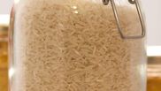 De ce să pui într-o sticlă goală boabe de orez