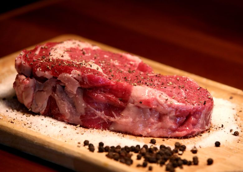 De ce se aruncă prima apă de la carne