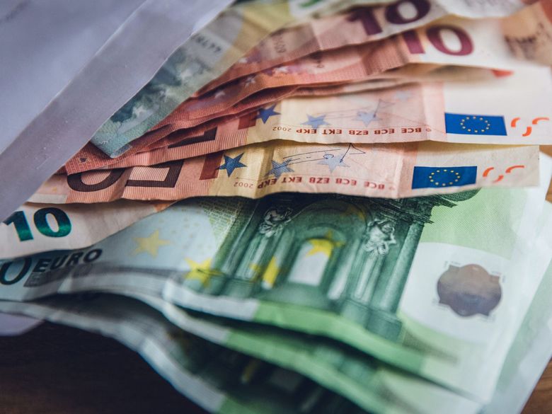 Unde să îți ascunzi banii în casă