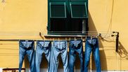 Ce să faci cu blugii care au intrat la apă după spălare
