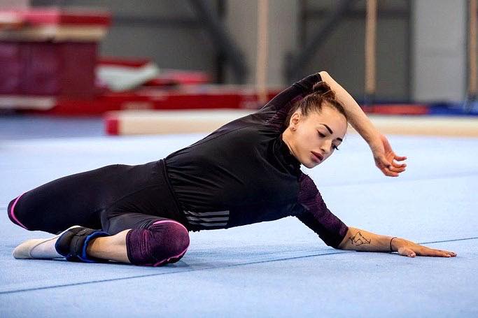 cine este larisa iordache