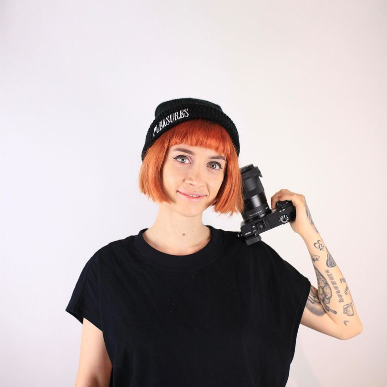 cine este bianca adam