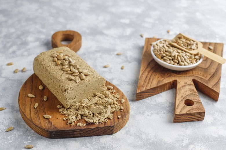 Cu ce se mănâncă halvaua. Care sunt beneficiile pentru sănătate ale acestui desert Cu ce se mănâncă halvaua. Care sunt beneficiile pentru sănătate ale acestui desert