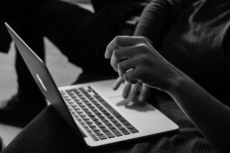 Ce ar trebui să știi înainte să începi să te joci la casino online: reguli de respectat