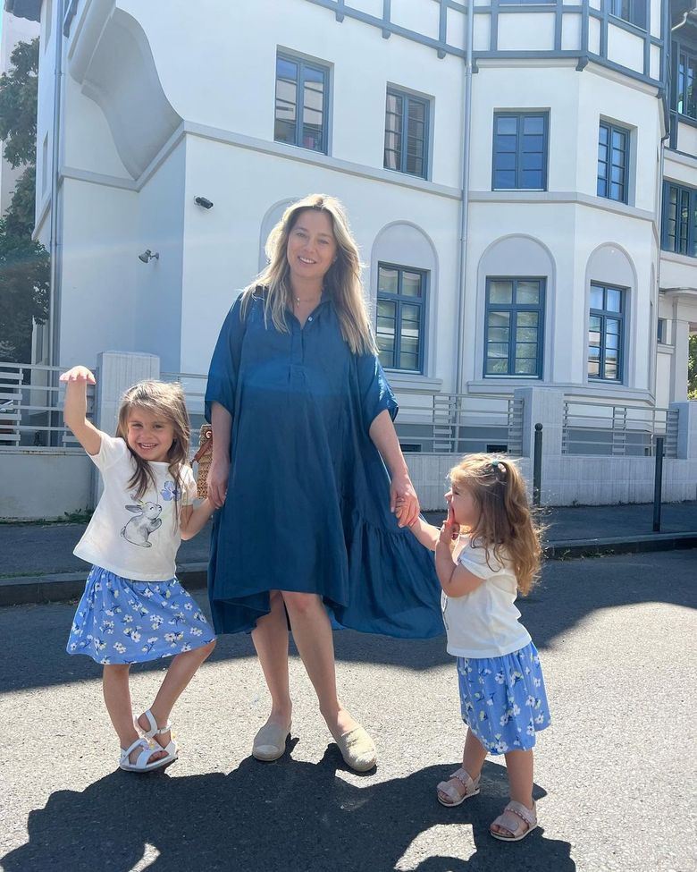 Laura Cosoi, fotografie de colecție cu cele trei fetițe și mama sa! 