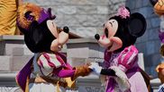 Mickey și Minnie Mouse în locul serviciilor de catering la nuntă