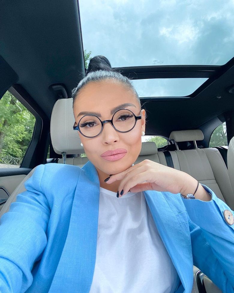 „Pare că ați consumat foarte mult alcool” Andreea Mantea a fost oprită în trafic de polițiști „Pare că ați consumat foarte mult alcool” Andreea Mantea a fost oprită în trafic de polițiști