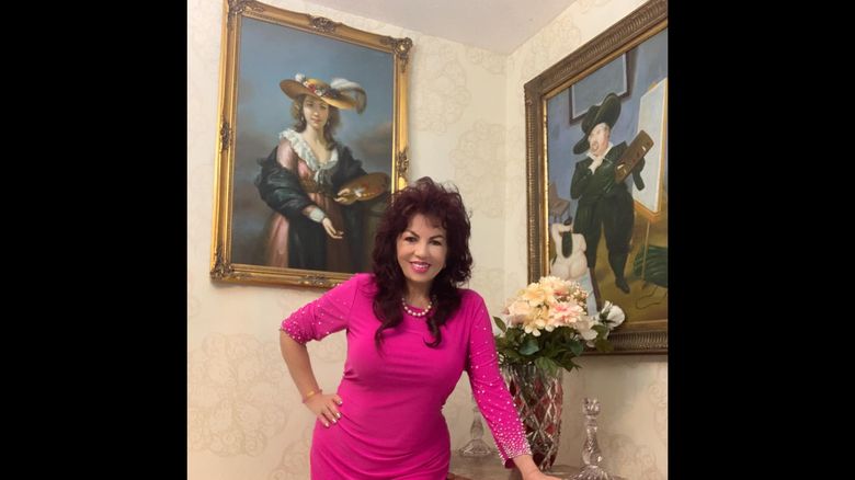 cine este carmen harra