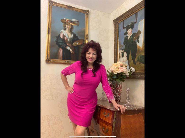 cine este carmen harra