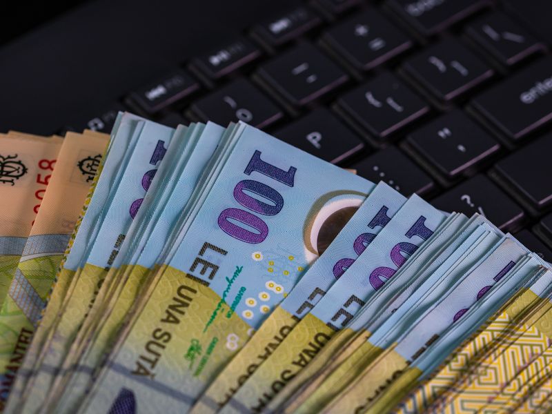 Acești tineri vor primi 2.500 de lei din partea statului! 