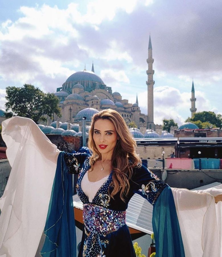 Iulia Vântur confirmă relația cu Salman Khan