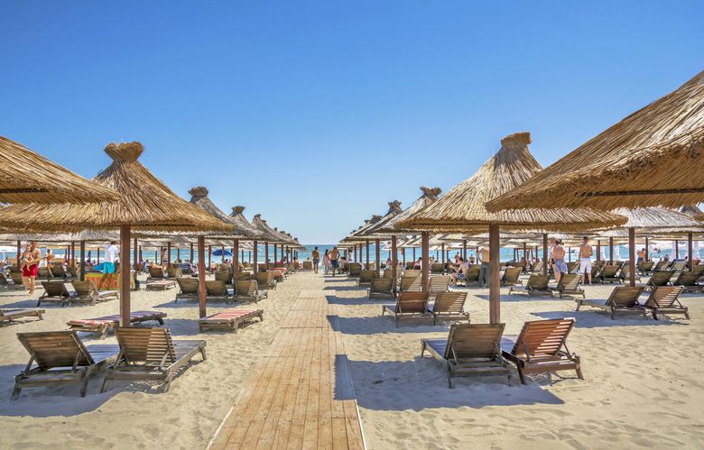cat costa un sezlong la mamaia