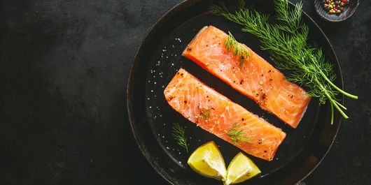 Trucul pentru cel mai bun somon la tigaie. Ce secret folosește bucătarul Gordon Ramsay