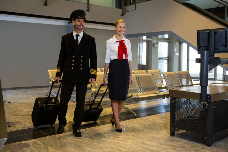 Cât câștigă lunar un pilot de avion. Salariile variază în funcție de companie