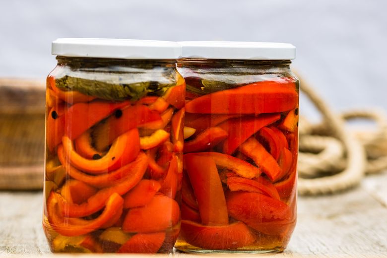 Cu ce se ung borcanele cu murături, pentru un gust aparte. Care este trucul miraculos