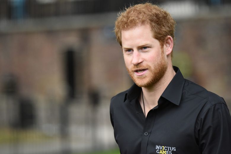 printul harry si regina elisabeta