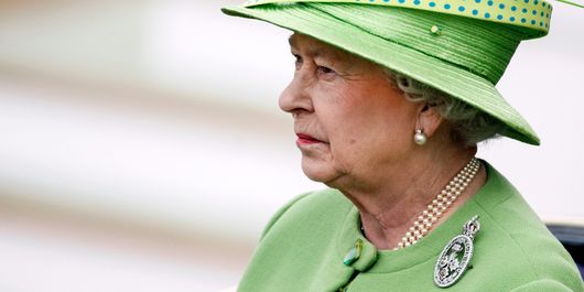 Britanicii sunt sfătuiți să nu mai aducă ursuleți de plus sau baloane, în semn de omagiu Reginei Elisabeta a II-a. Ce a declarat asociația ,,The Royal Parks”