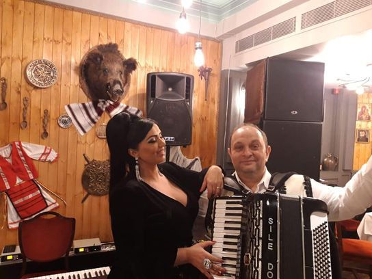 Adriana Bahmuțeanu a dat &icirc;n judecată un lăutar