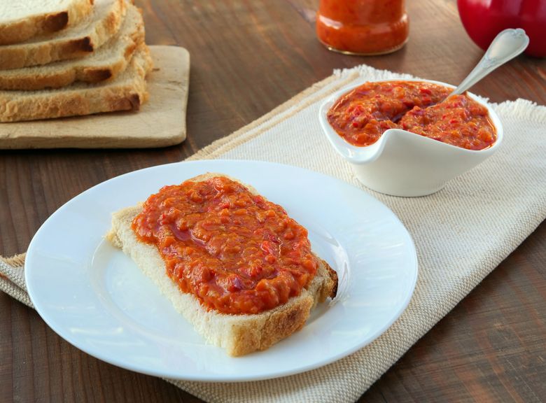 Secretul pentru cea mai delicioasă zacuscă. Ingredientele care nu trebuie să lipsească