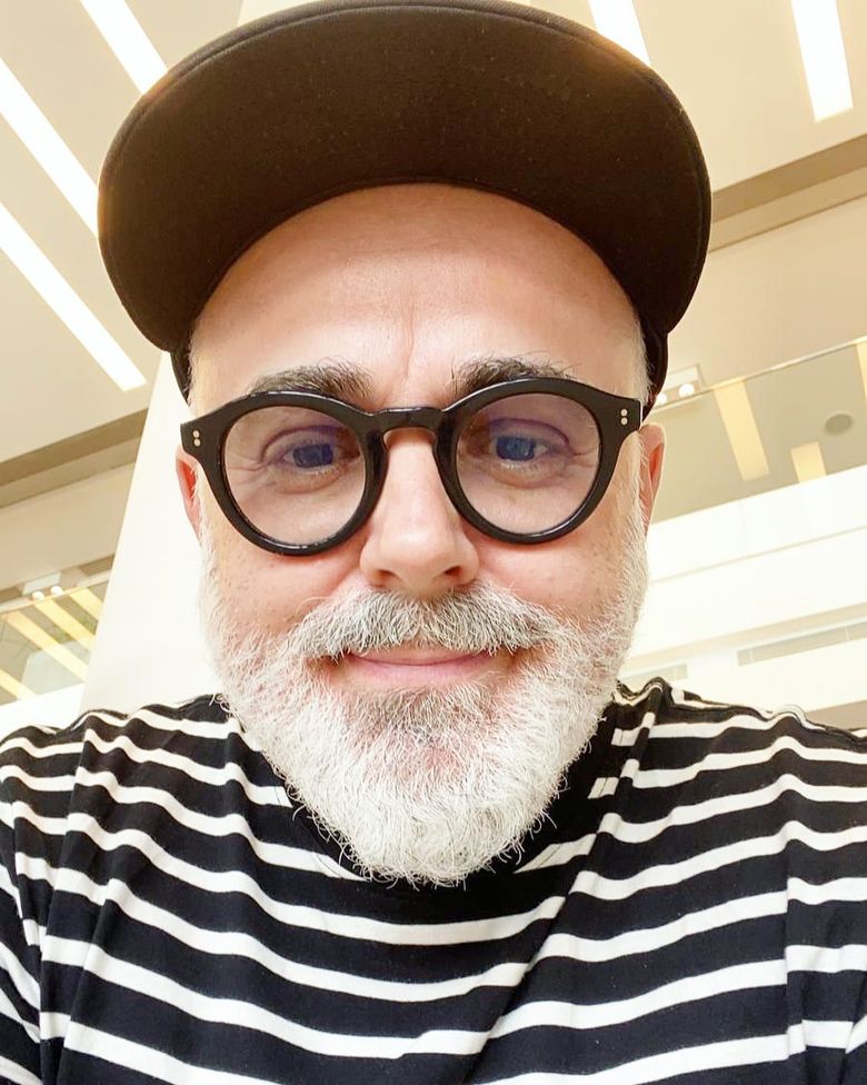 Cine este Adrian Oianu Adrian Oianu