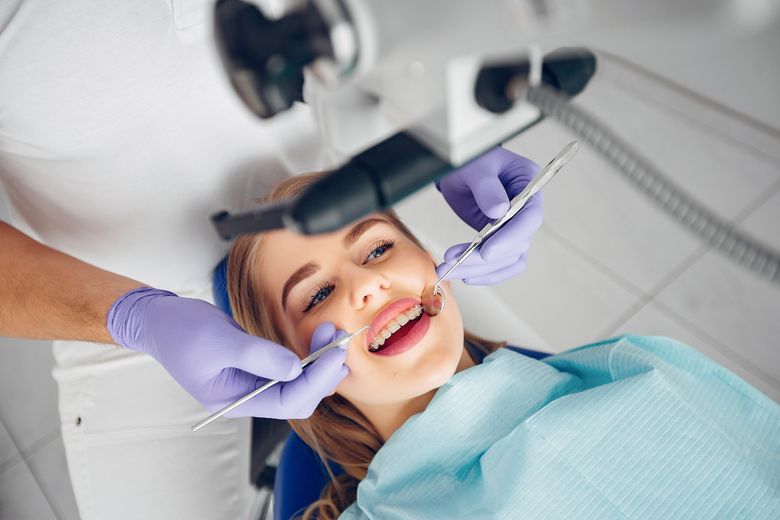 Cum alegi dentistul. Sfaturi și sugestii pentru a-ți asigura sănătatea dentară
