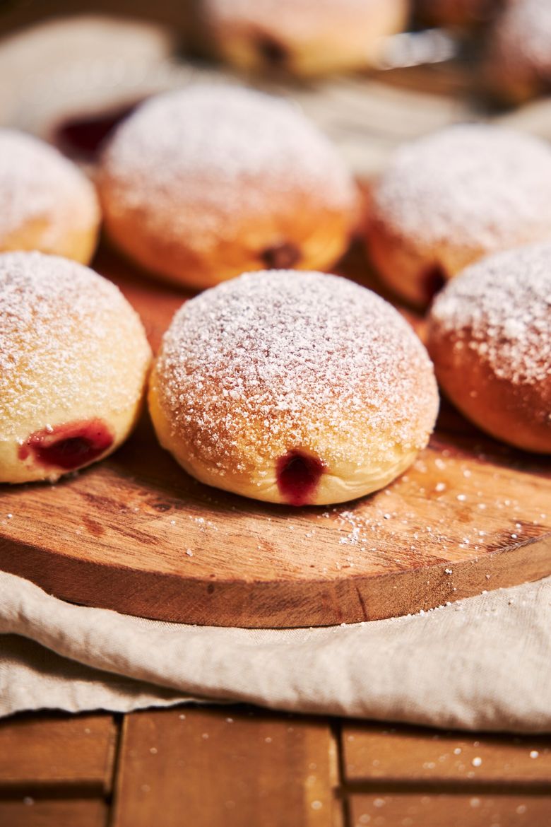 cea mai buna reteta de gogosi pufoase umplute cu crema de vanilie sau dulceata