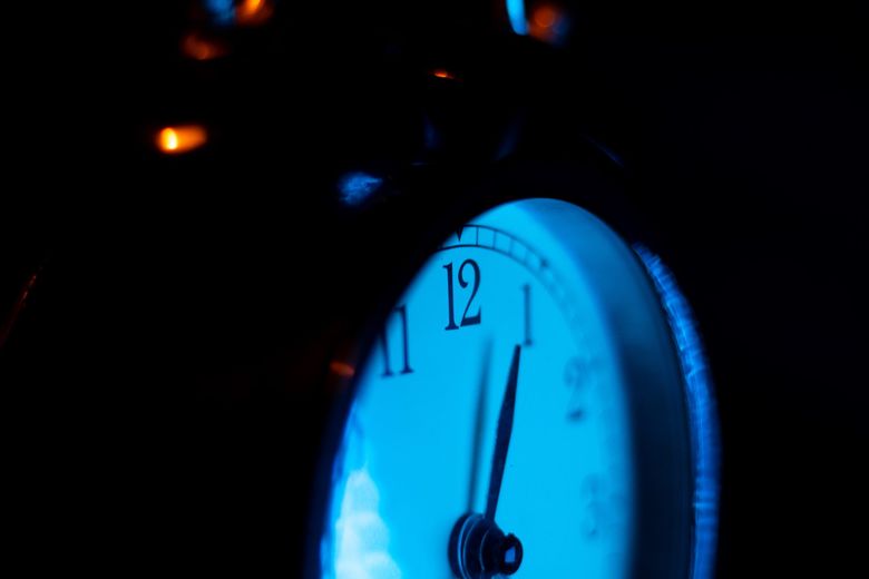 ce inseamna cand te uiti la ceas la ora 01:01