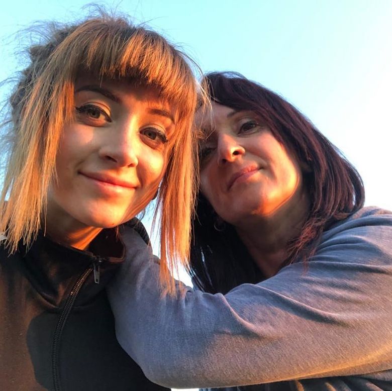 cine este mama biancai adam