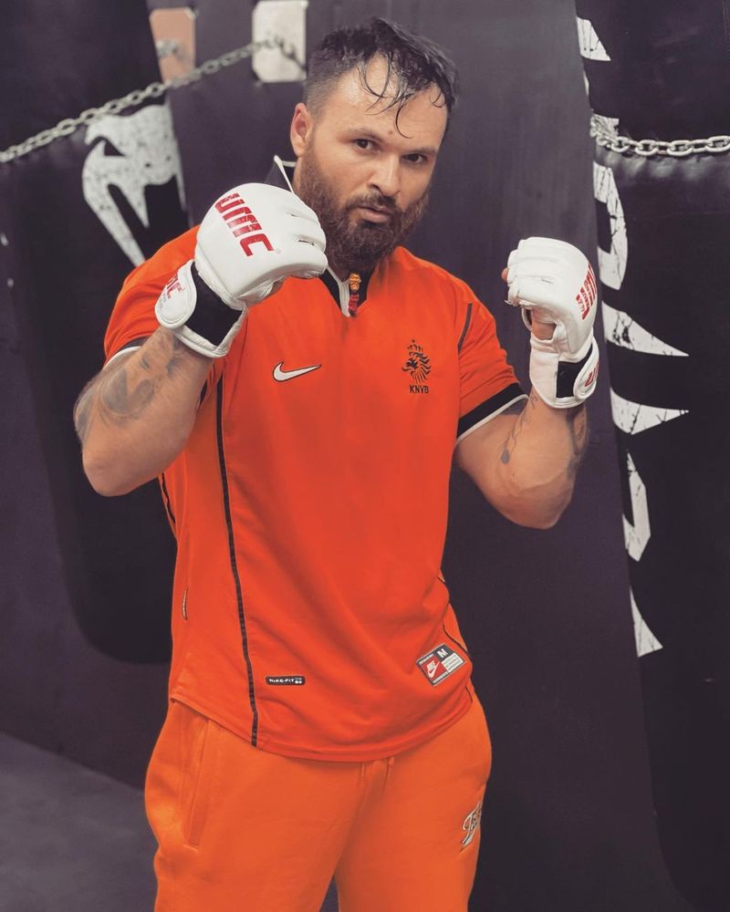 Bruneta a declanșat, după ce a primit avansuri din partea luptătorului