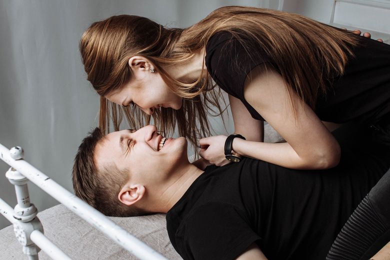 Cum poți avea mai multă intimitate în relația de cuplu. ”Dacă nu existau semne de intimitate în familia noastră, atunci nici noi nu avem acest model și suntem poate mai reci.”