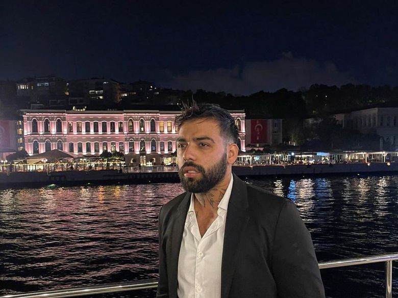 Cine este Sali Levent