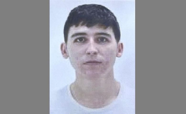 Un bărbat a furat un sac cu peste 56.000 de euro din mașina Poștei Române. Oamenii legii încă îl caută