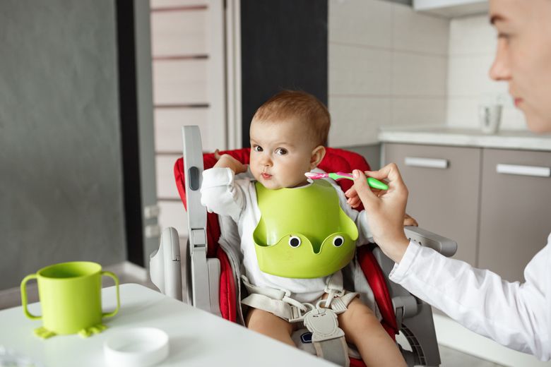 bebe refuza mancare solida