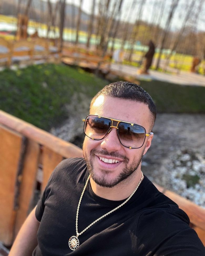 “Veniți cu cântatul?” Culiță Sterp, conversație cu o bătrânică care l-a oprit din drum