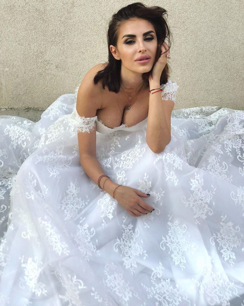 Cine este Roxana Blagu