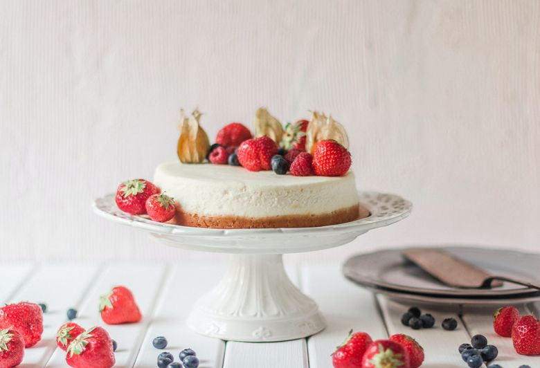 reteta de prajitura cu mousse de ciocolata alba si fructe de padure