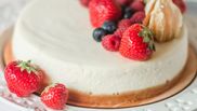 mousse de ciocolata alba si fructe de padure