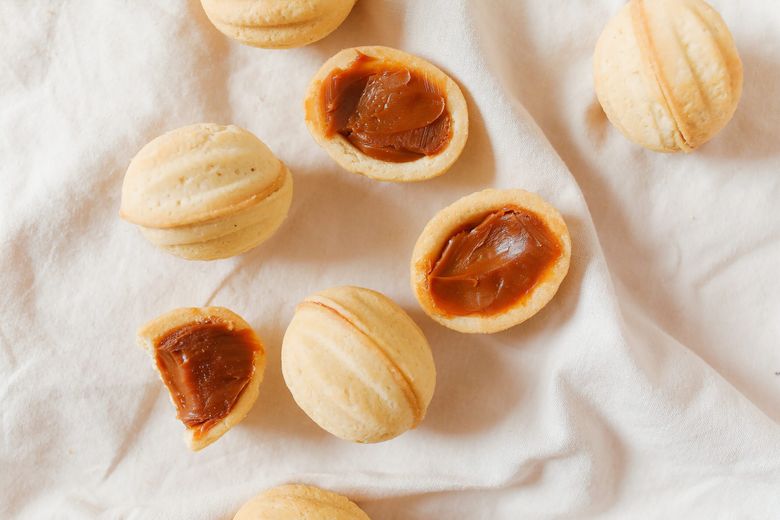 nuci umplute cu crema de caramel