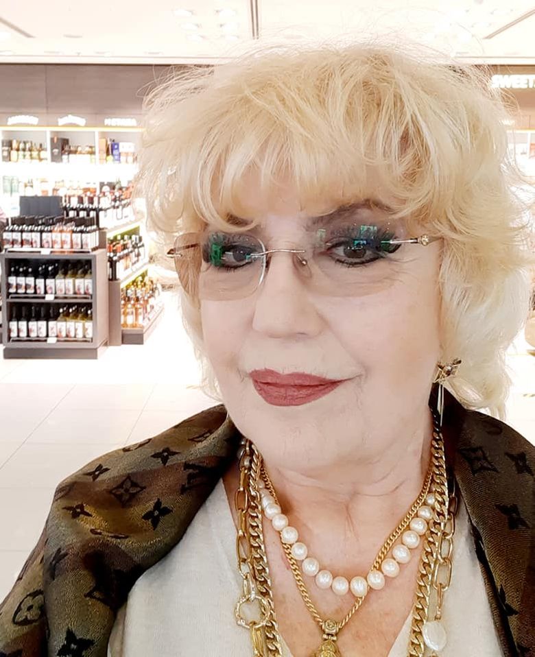 Cine este Corina Chiriac. ”Hrănesc pi­sicile și porumbeii din cartier, face par­te din ritualul meu zilnic.”