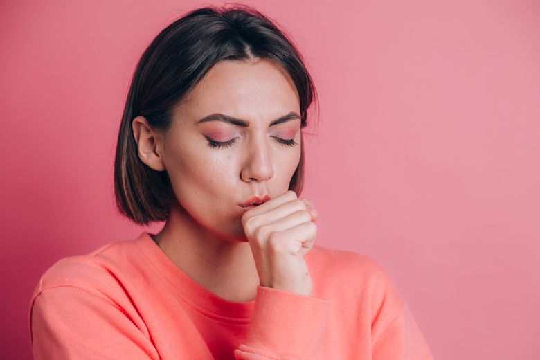 Primele semne ale bronșitei. ”Fumul de țigară este toxicul pe care îl inhalăm, care produce leziuni pulmonare și leziuni bronșice.”